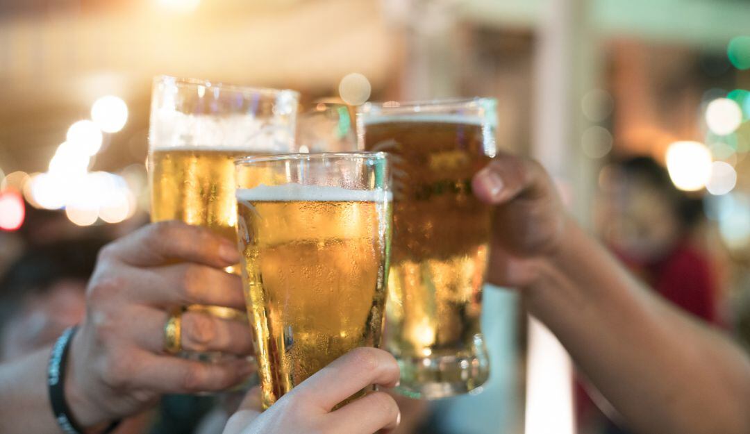 Entre las personas que se acercaron al Oktoberfest también ha habido muchas familias con niños y turistas extranjeros, de países como Estados Unidos o Francia