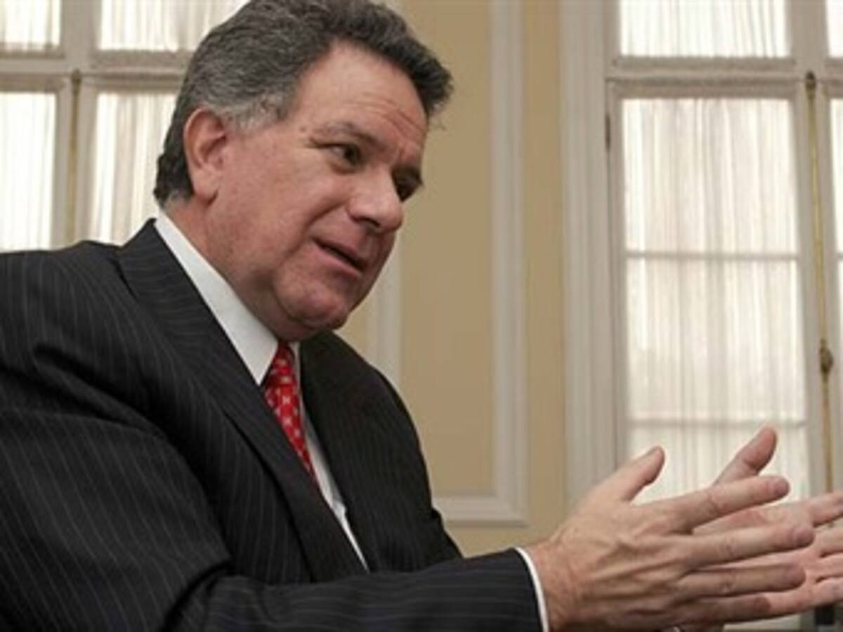 Restrepo entregará el partido de la U a Juan Manuel Santos si el referendo se hunde