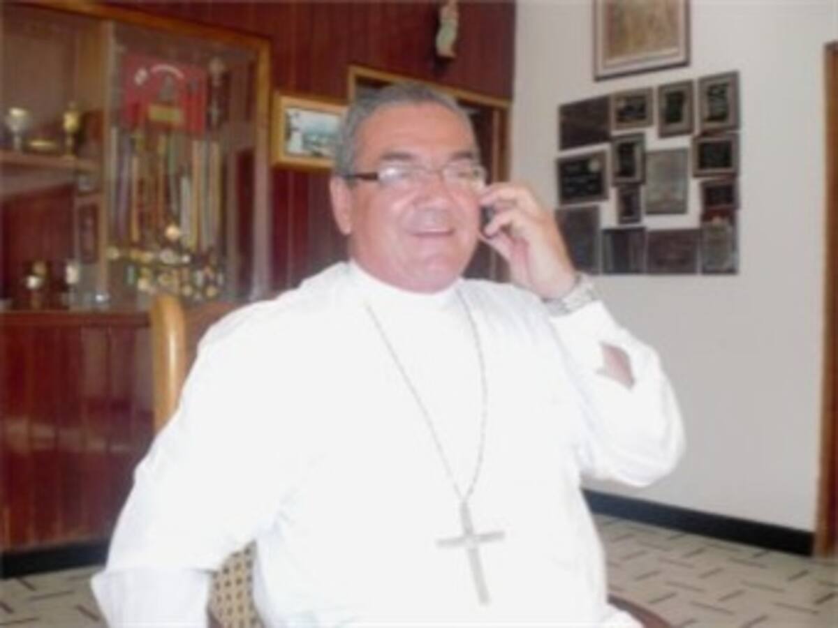 Monseñor Gómez Serna mantendrá contactos con la guerrilla a pesar de posición de la Iglesia