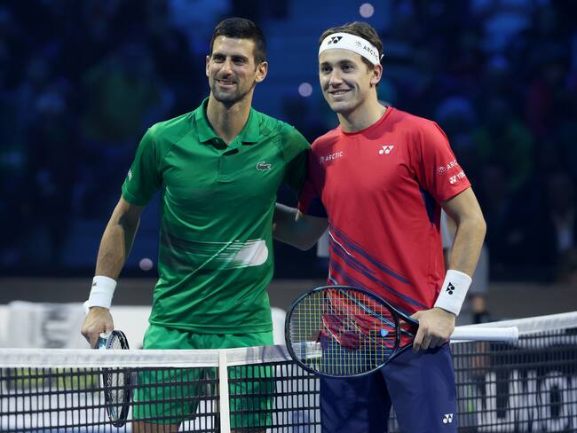 Novak Djokovic junto con Casper Ruud