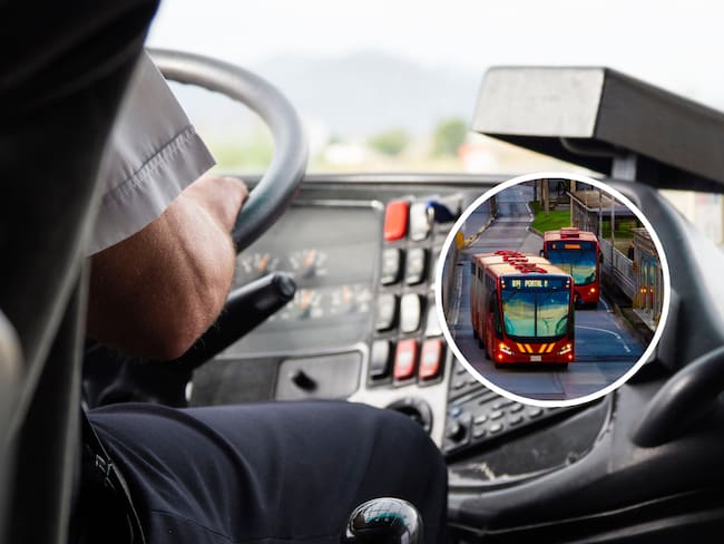 Conductor de un bus de servicio público y de fondo 2 vehículos articulados de TransMilenio (Fotos vía Getty Images)