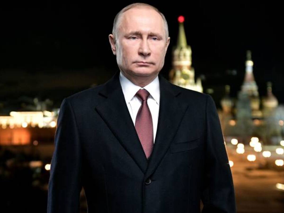 A 100 días del mundial, Putin juega al fútbol en el Kremlin