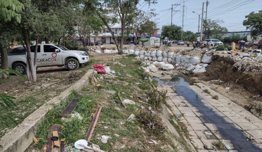 Vecinos calificaron como irresponsable, el anuncio del distrito, tras señalar que ya habían recursos para las obras