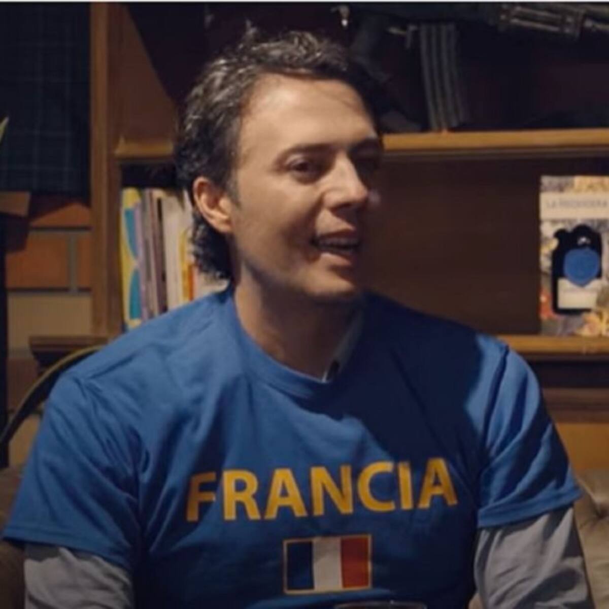 Daniel Quintero posó con una camiseta de Francia en show de 'Juanpis'