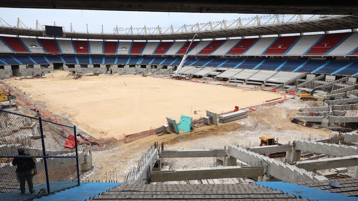 Alcalde Alejandro Char supervisa pruebas de nuevas sillas en el estadio Metropolitano