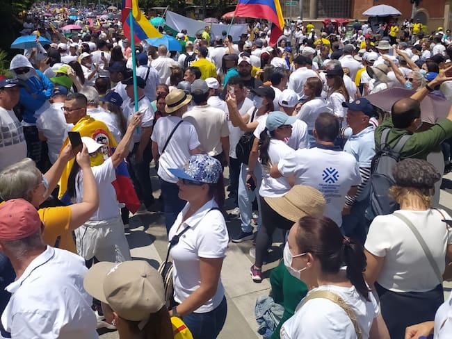 Multitudinaria marcha en contra del Gobierno Nacional en Medellín
