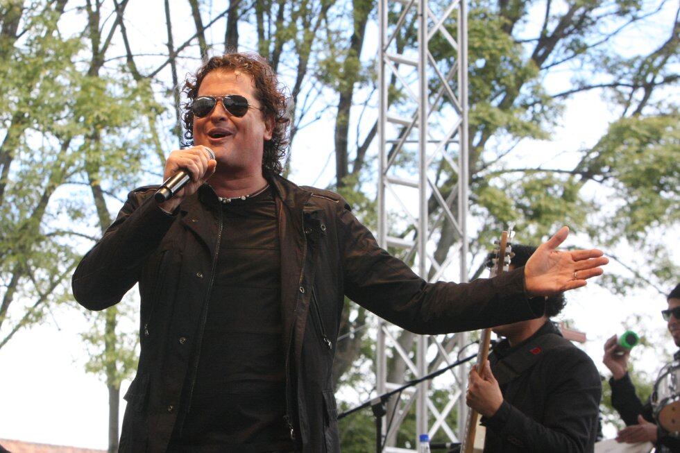 Otros de sus álbumes, durante su etapa de inicio son: “No podrás escapar de mí”, “Al centro de la ciudad”, “Escalona: Un canto a la vida” y “Escalona: Volumen 2”.