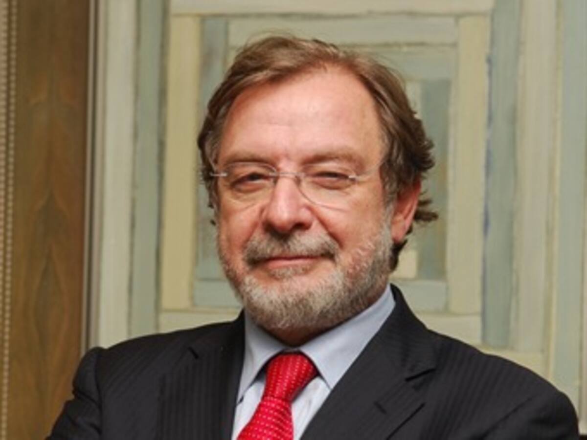 España no necesita plan de rescate: Juan Luis Cebrián