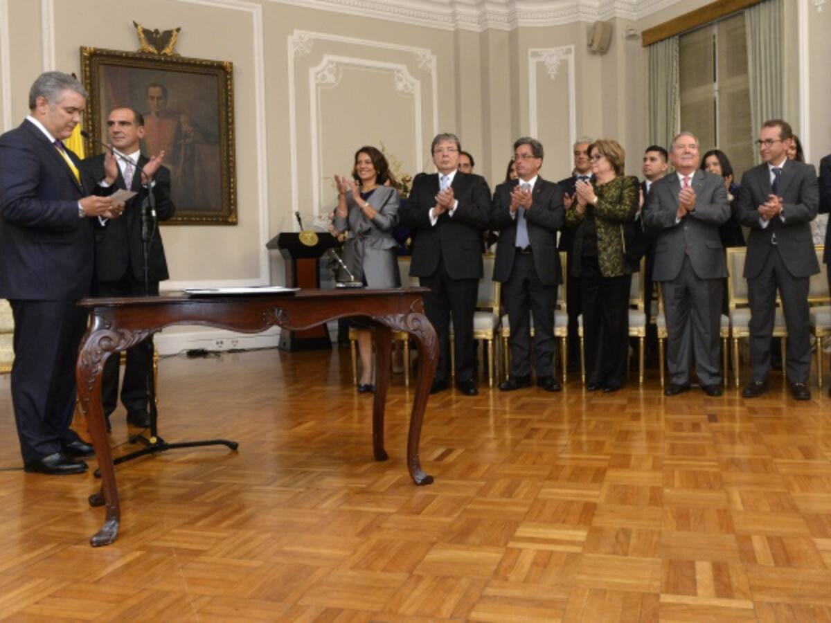 ¿Quién defiende al presidente Duque de sus funcionarios?
