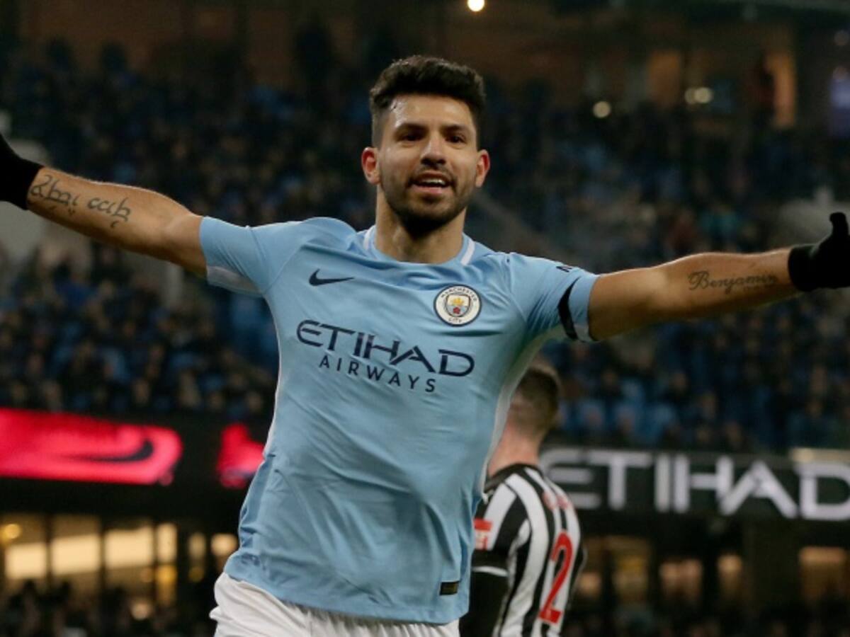 Agüero distancia al Manchester City en lo más alto de la Premier League