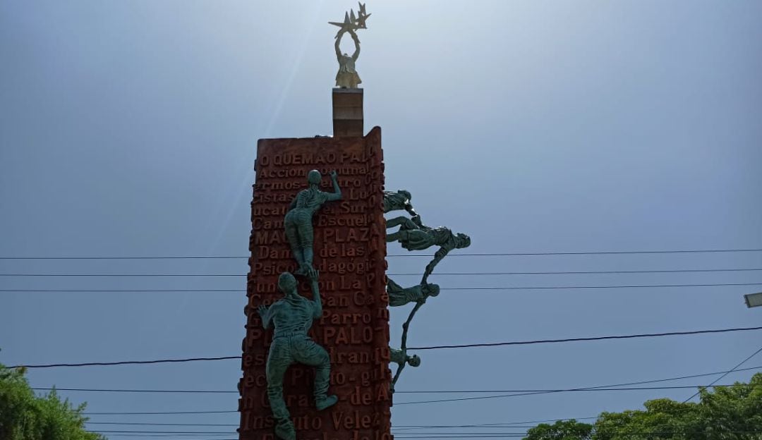 Monumento "Fratelli tutti" en el barrio La Paz