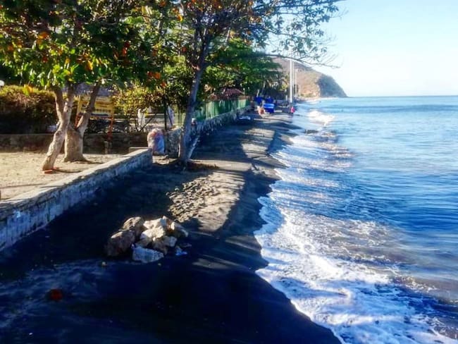 Erosión costera amenaza con desaparecer zona urbana en Ciénaga, Magdalena