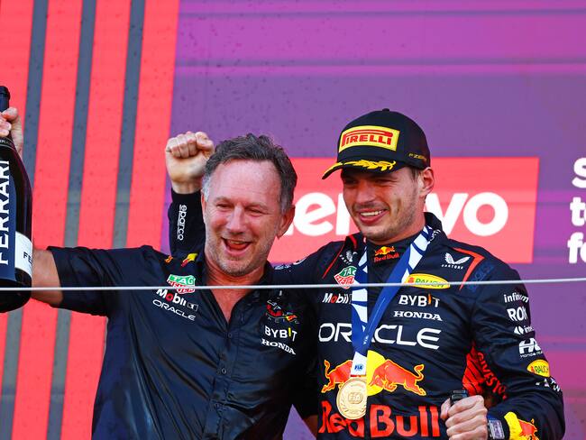 Max Verstappen y Christian Horner en el podio del Gran Premio de Japón 2023