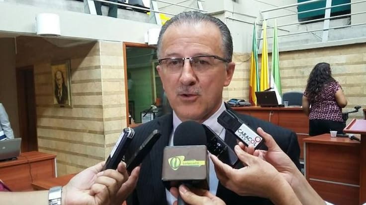 Piden control excepcional al contralor de Armenia James Medina