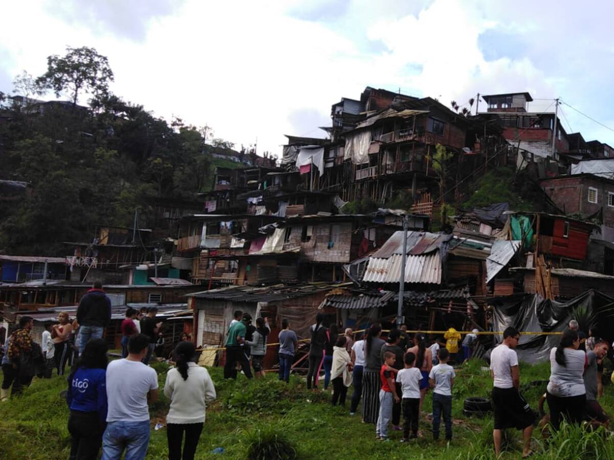 Dos personas y un bebé resultaron heridos tras el colapso de viviendas en Manizales