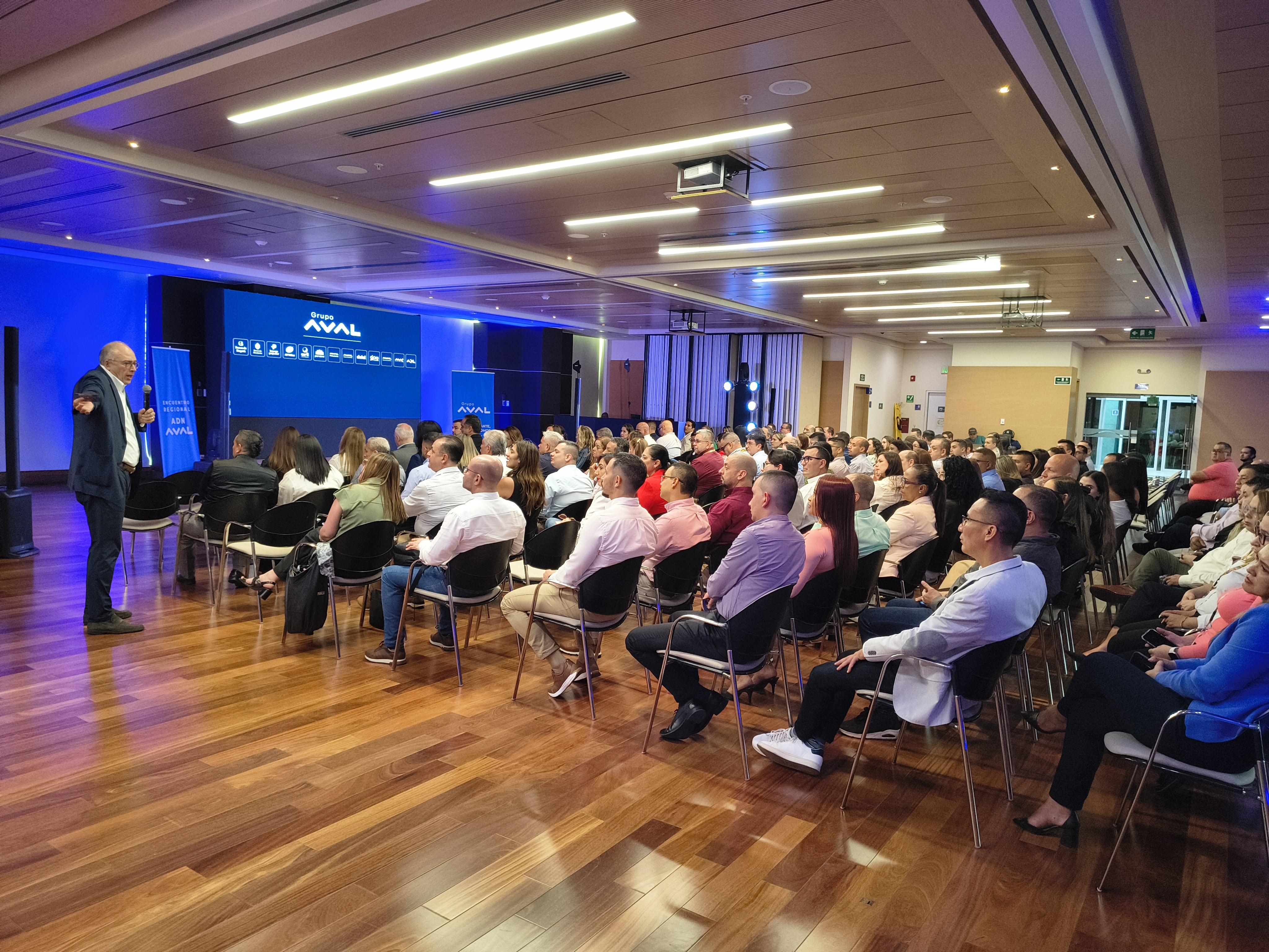 Grupo Aval estuvo en Cali en el marco de su gira nacional ADN Aval, una iniciativa con la que la organización ha venido fortaleciendo su conexión con las regiones, a partir de espacios de conversación con empresarios, clientes, colaboradores y actores locales.