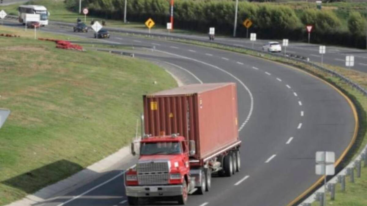 Ojo transportadores de carga: restricciones de movilidad en la vía al llano