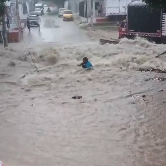 Hombre arrastrado por arroyo en Soledad. Cortesía