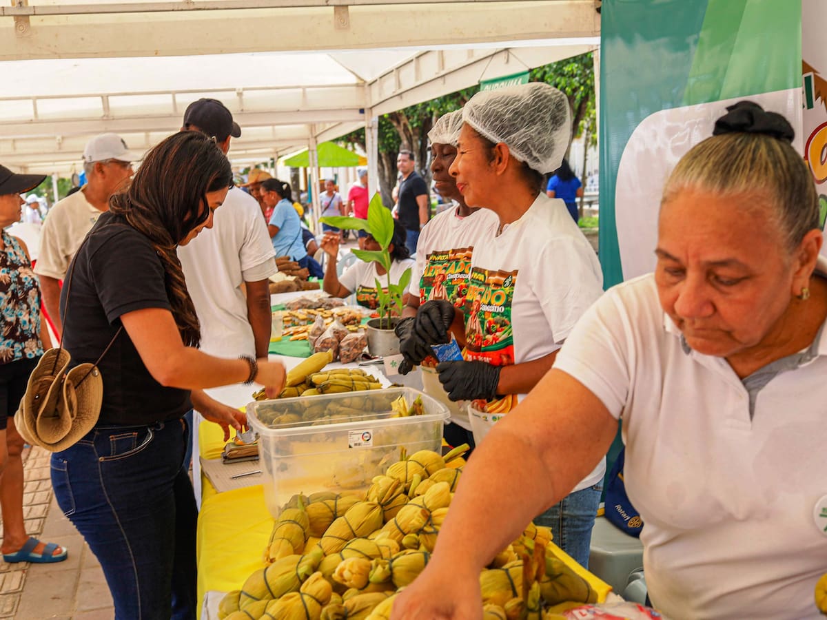 Gobernación realiza mercado regional campesino en el Mall Plaza