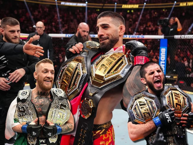 Ilia Topuria. Abajo, Conor McGregor e Islam Makhachev, los tres, doble campeones de la UFC. Fotos. Getty Images.