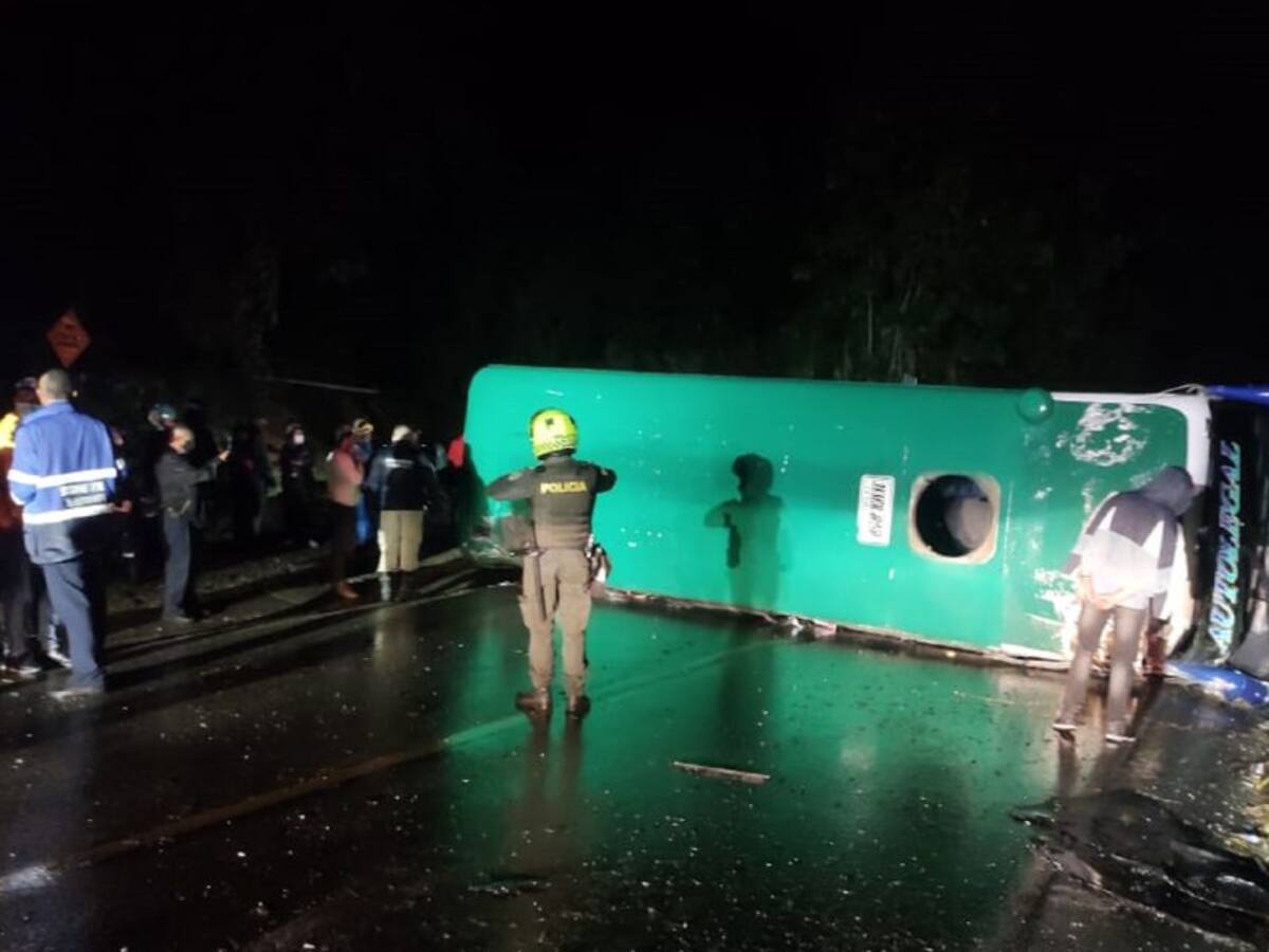 Emergencia se presentó en la vía Neira – Manizales por accidente de un bus