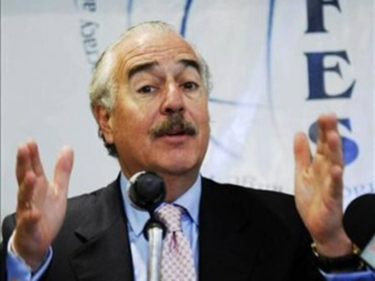 Proceso electoral no debe estar sujeto al proceso de paz: Andrés Pastrana