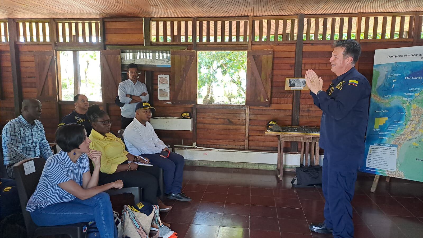 A la izquierda, vicepresidenta Francia Márquez y ministra de Ambiente Susana Muhamad. A la derecha, el comandante de la Armada Nacional, Almirante Francisco Cubides. Cortesìa: tomada de @COMANDANTE_ARC.