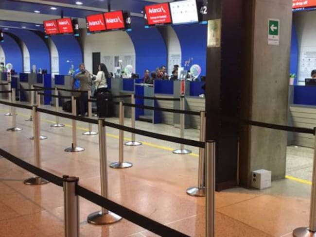 Aeropuerto José María Córdova - La primera imagen corresponde al miércoles 27 de septiembre, la segunda es del 20 de septiembre.