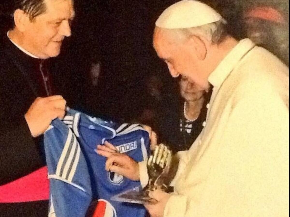 El Papa Francisco bendijo la camiseta de Millonarios