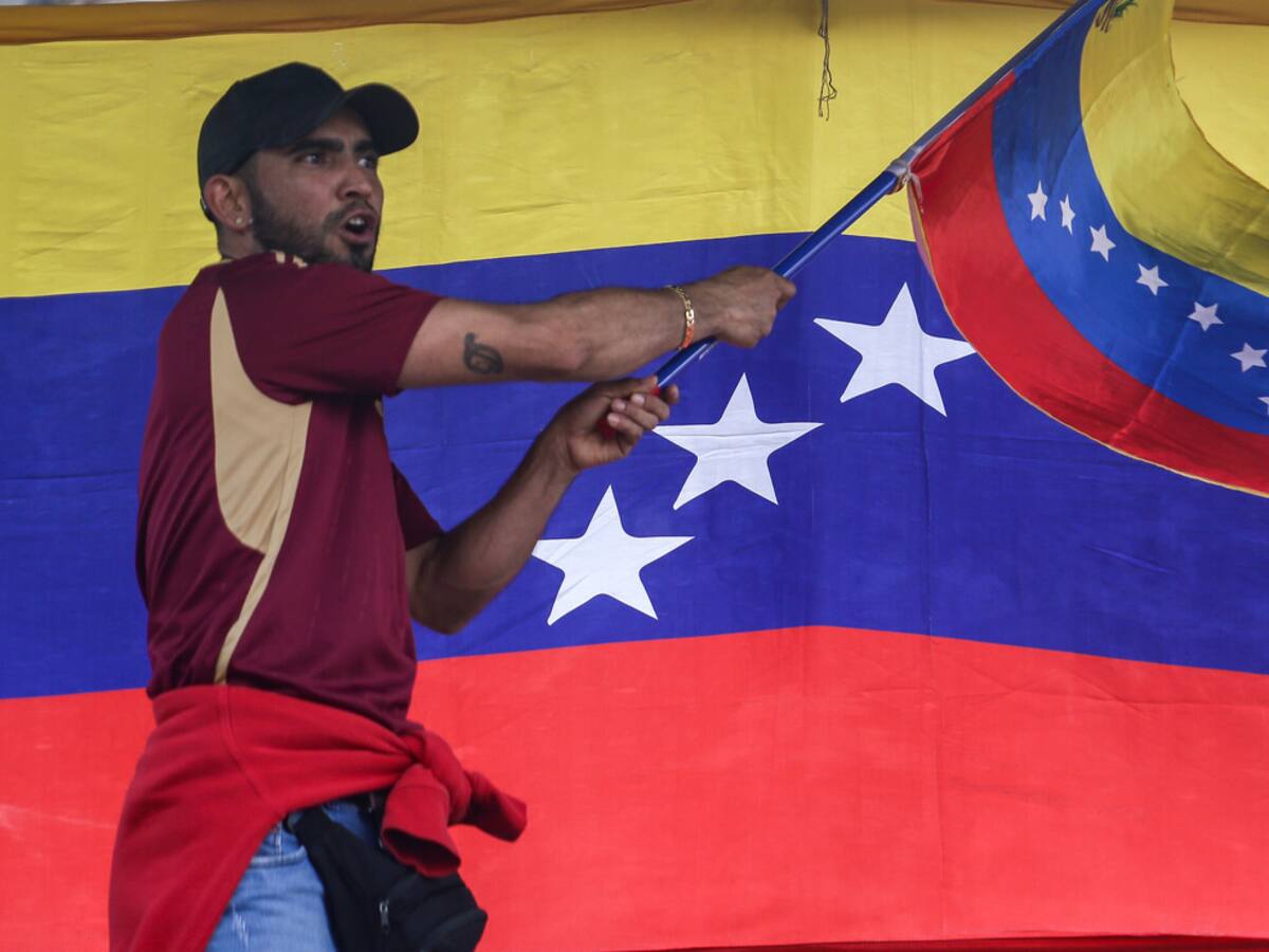 Venezolanos en el Huila expectantes a lo que pueda pasar en su país