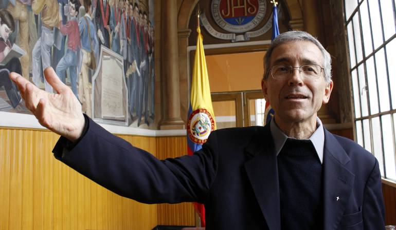 Sacerdote Francisco de Roux.