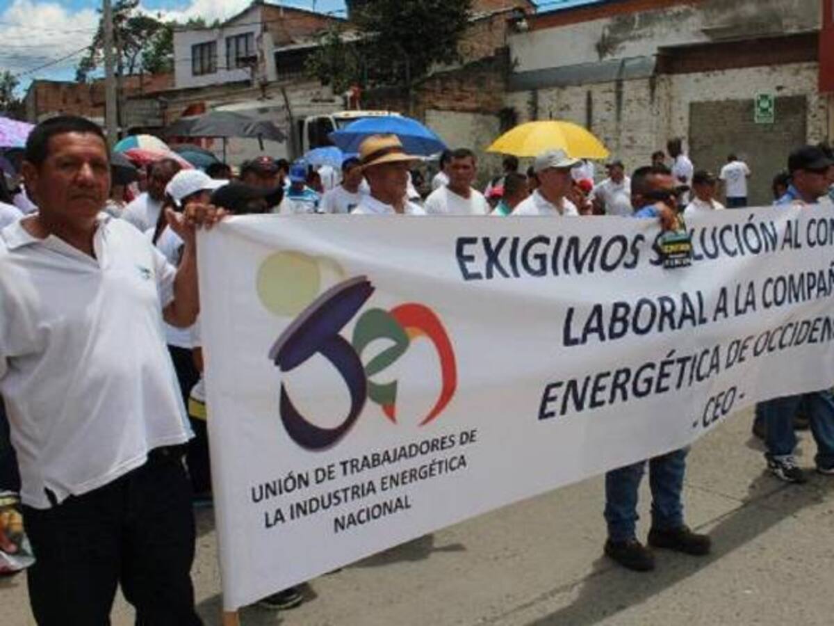 Campesinos del norte del Cauca bloquean vía por falta de energía