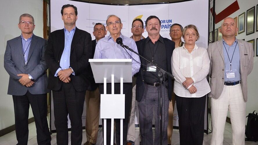 Humberto De la Calle y Subcomisión Técnica de Fin del Conflicto. Foto: Colprensa