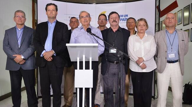 Humberto De la Calle y Subcomisión Técnica de Fin del Conflicto. Foto: Colprensa