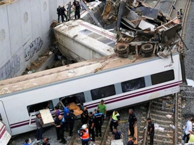 Sube a 79 el número de muertos por accidente de tren en Galicia