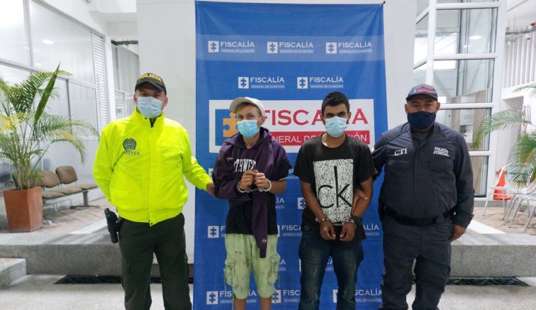 Capturados al parecer por asesinar a un adolescente y haber dejado herida a otra persona.