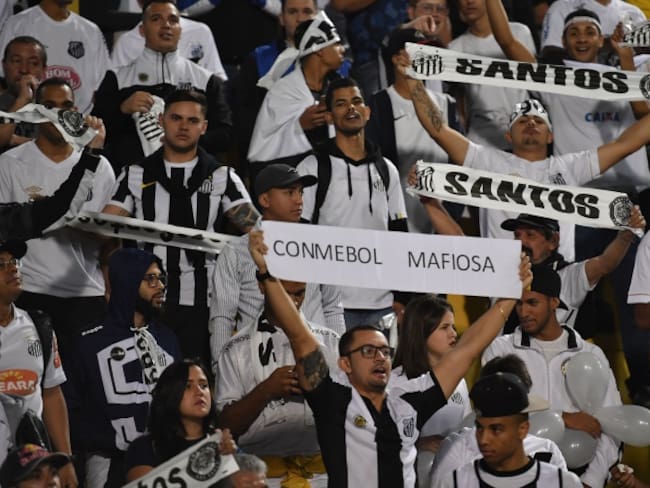 Por desmanes, se suspendió el partido entre Santos e Independiente