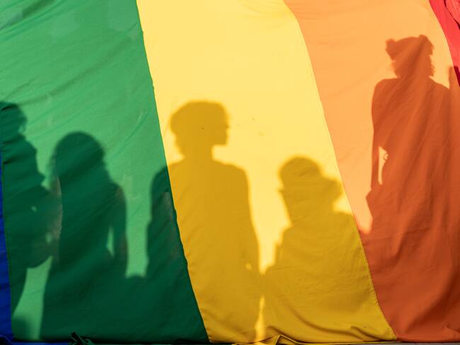 AME7761. MARACAIBO (VENEZUELA), 28/06/2024.- Fotografía de una bandera con los colores de la bandera LGTBI