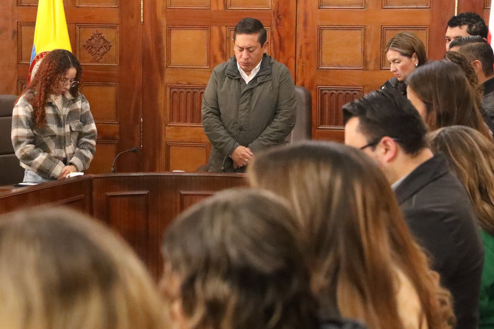 En Consejo de Gobierno extraordinario, el gobernador pidió minuto de silencio. Foto | @CarlosAmayaR