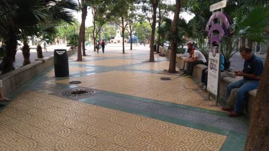 El Paseo Bolívar se ha convertido en el hogar de muchos extranjeros que no tienen cómo pagar una habitación