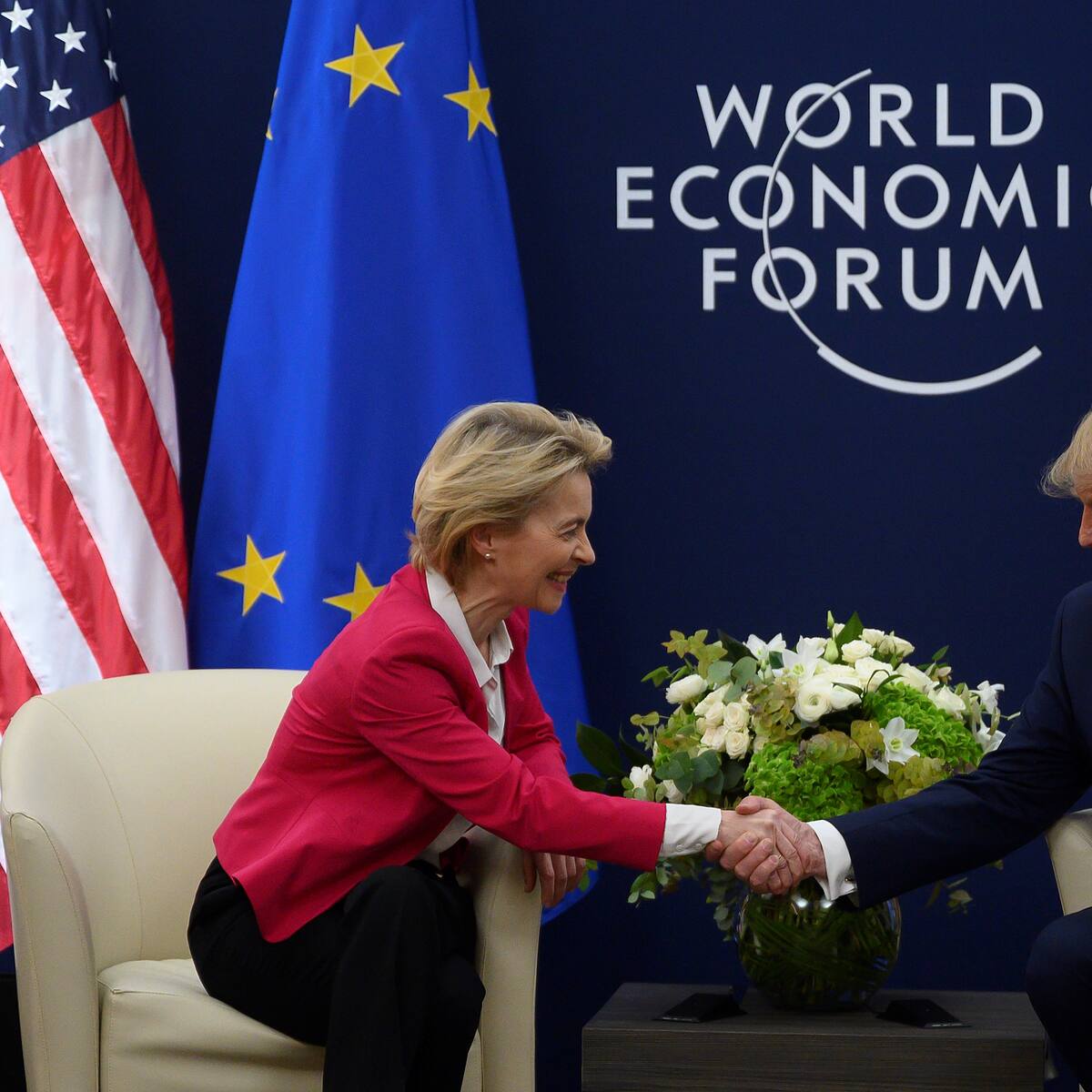 U. Europea estudia comprar más gas o imponer más aranceles a Estados Unidos