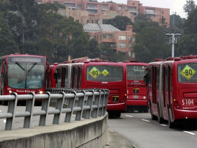 Al mes se varan, en promedio, 872 buses de Transmilenio