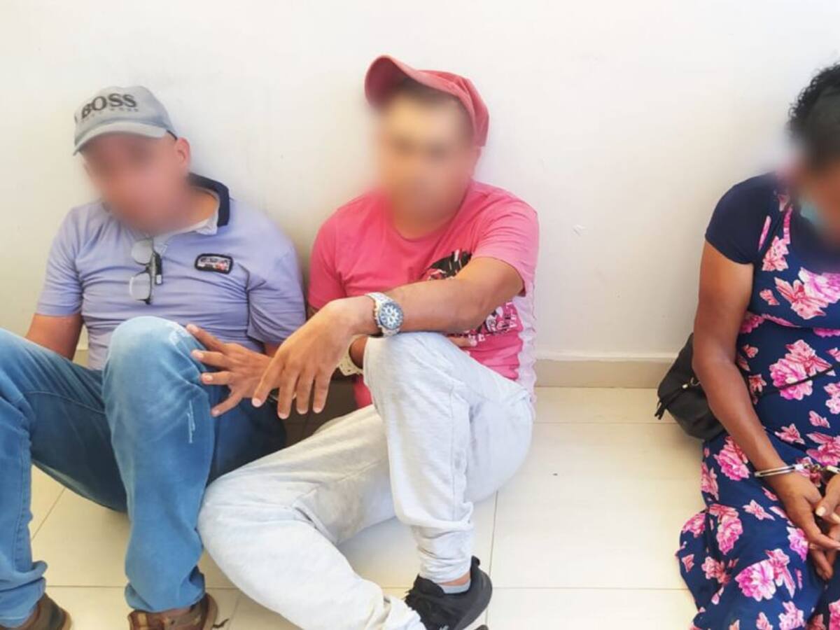 Capturadas tres personas que habrían robado un negocio en Manzanillo