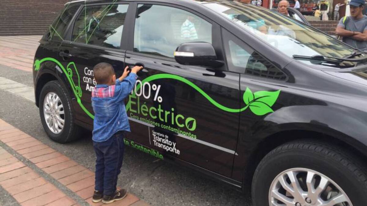 En Manizales presentan los beneficios de los carros eléctricos