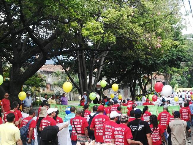 Cientos de trabajadores y organizaciones desarrollan la marcha del primero de mayo/Medellín.