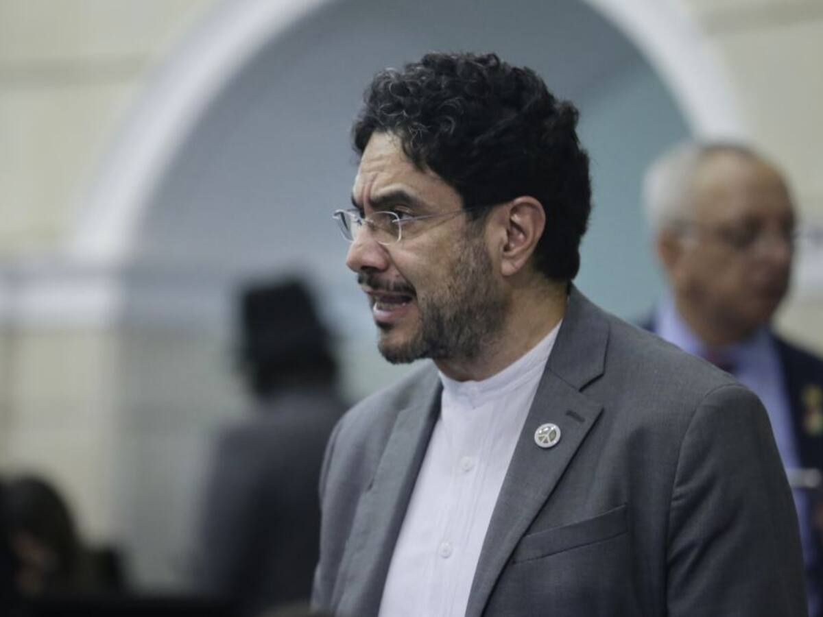 Cepeda recusará a fiscal designado para investigar a Uribe