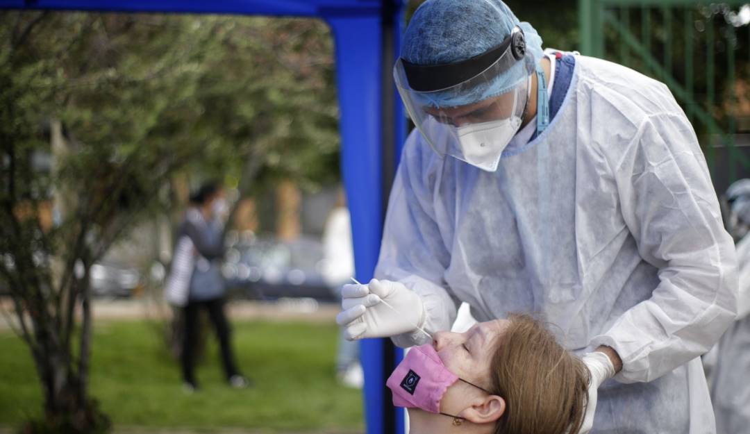 MinSalud establece medidas para COVID-19 y Viruela del Mono. Foto: Colprensa.