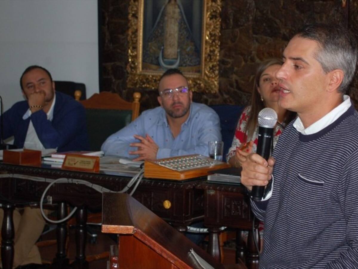 Gobernador de Antioquia no ocupará el 40% de cargos directivos