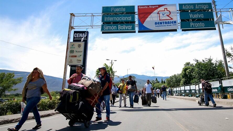 Enfrentamiento en puente internacional Simón Bolívar dejó una persona herida. Foto: Getty Images