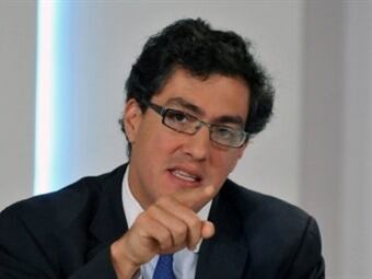 Aclaró que si los vehículos son movilizados sin los documentos "la Dian en la obligación de aprehender la mercancía, lo cual sería malísimo para todos". Foto: EFE